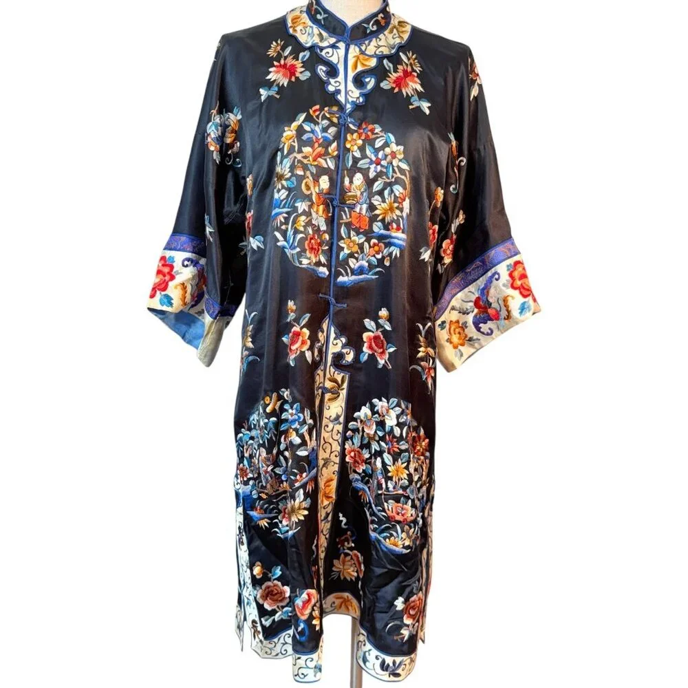 VTG Embroidered Black Silk Robe Floral Asian Design Front Frog Closure Kimono - Picture 16 of 16